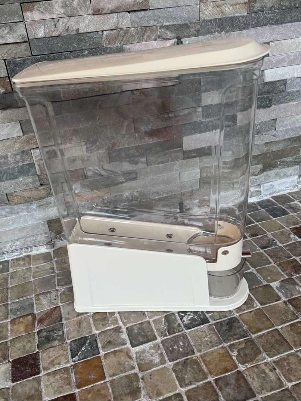 New no box Dry Food Dispenser/ cereal / powder detergent/ dog food etc